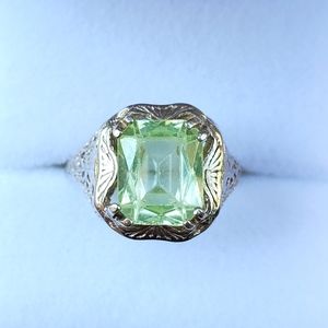 Vintage Spinel Ring (Uranium)